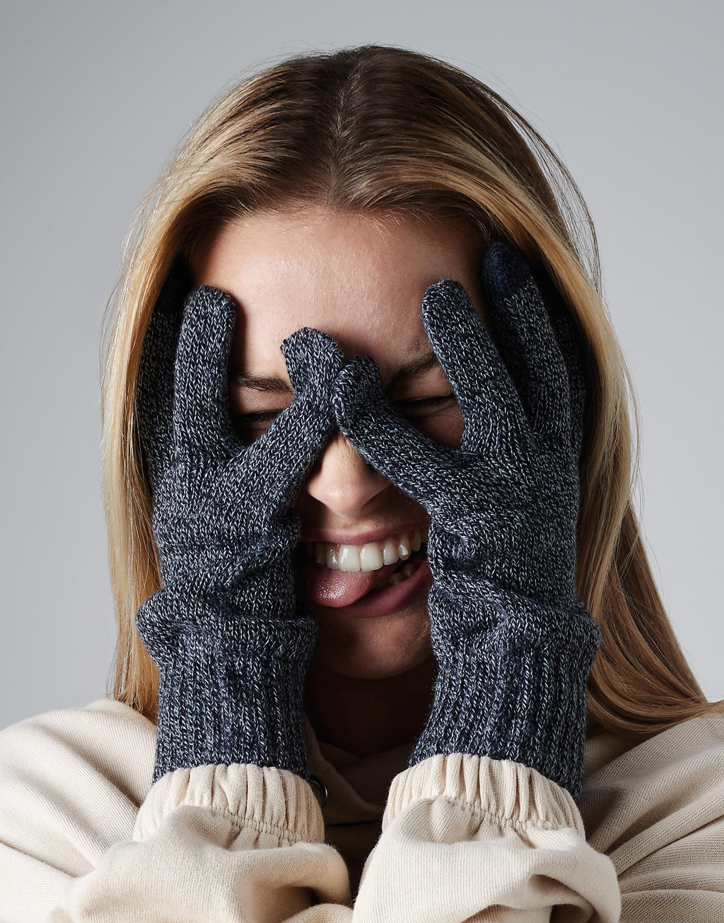 TouchScreen Smart Gloves