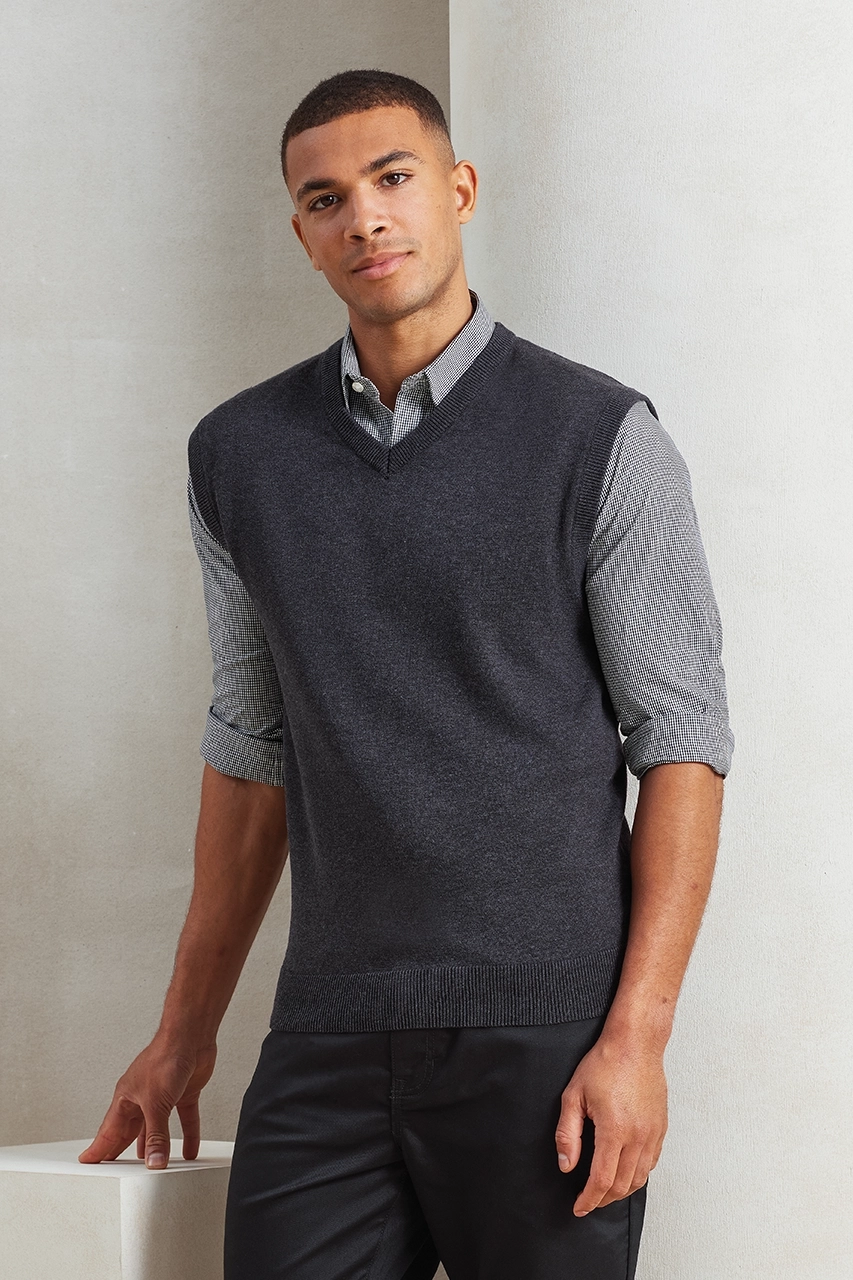 MEN'S V-NECK SLEEVELESS SWEATER