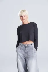 NŐI HOSSZÚ UJJÚ RÖVID FAZONÚ FELSŐ