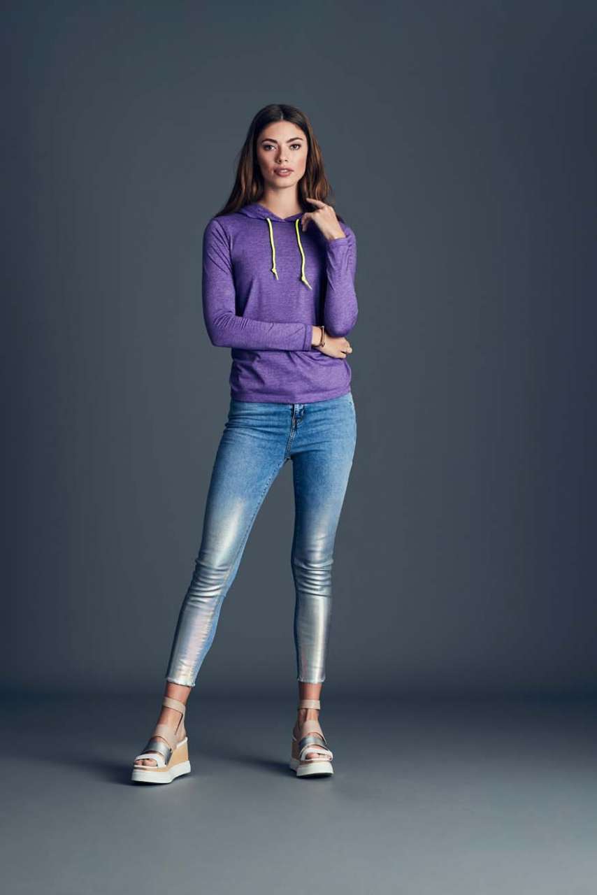 WOMEN’S LIGHTWEIGHT LONG SLEEVE HOODED TEE