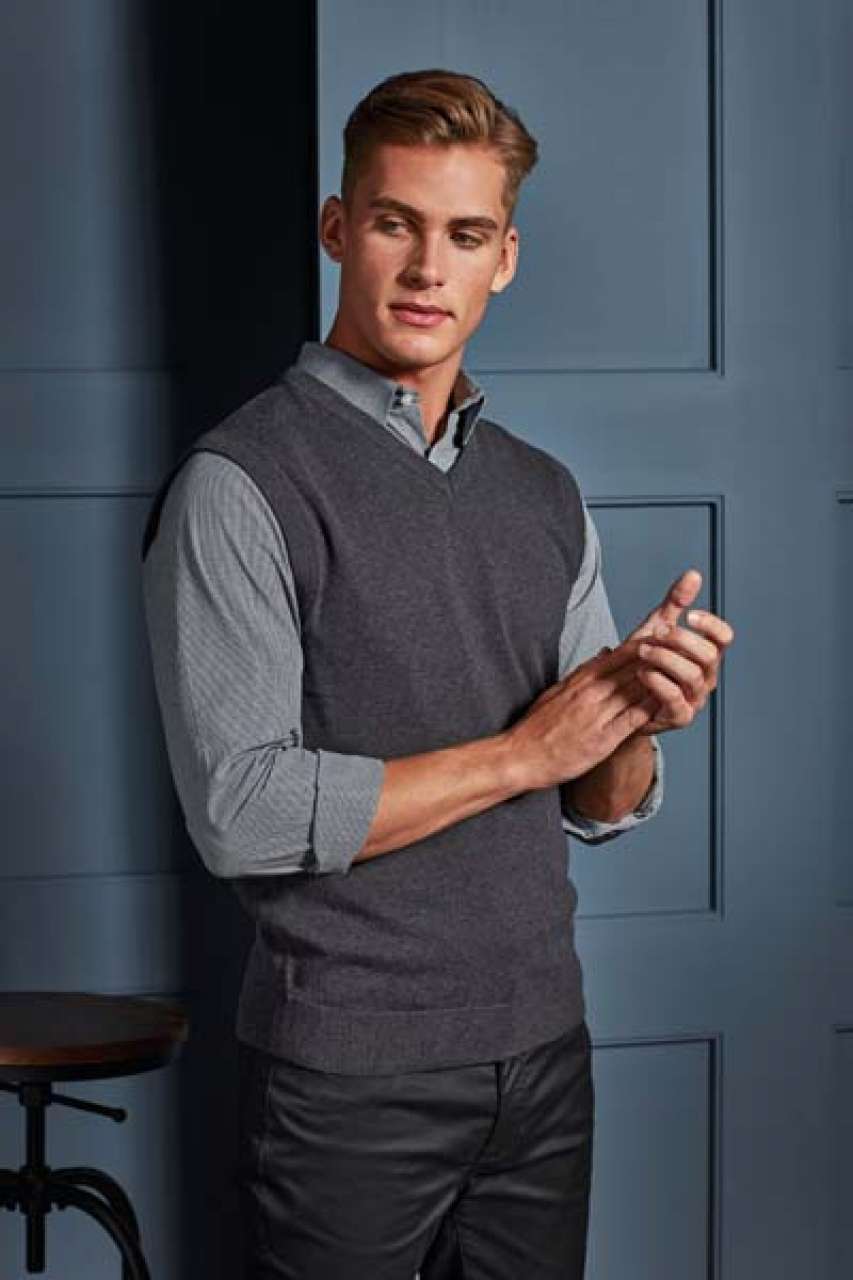 MEN'S V-NECK SLEEVELESS SWEATER